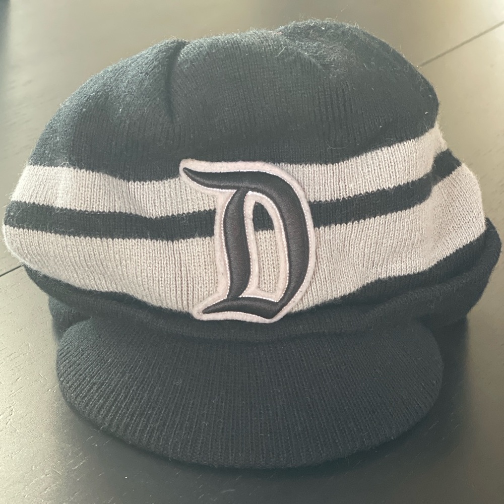 Disney Fleece Beanie Hat β Unisex Vintage βDβ Beanie - Picture 13 of 13